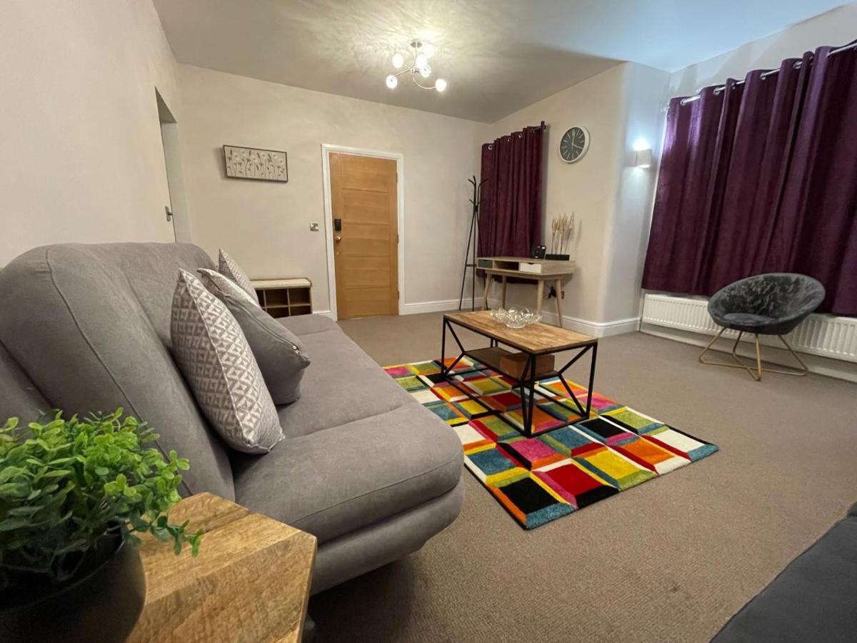 Luxury 5 Star London Apartment - Parking, Garden, Nr Greater London Metro Stations Exterior foto
