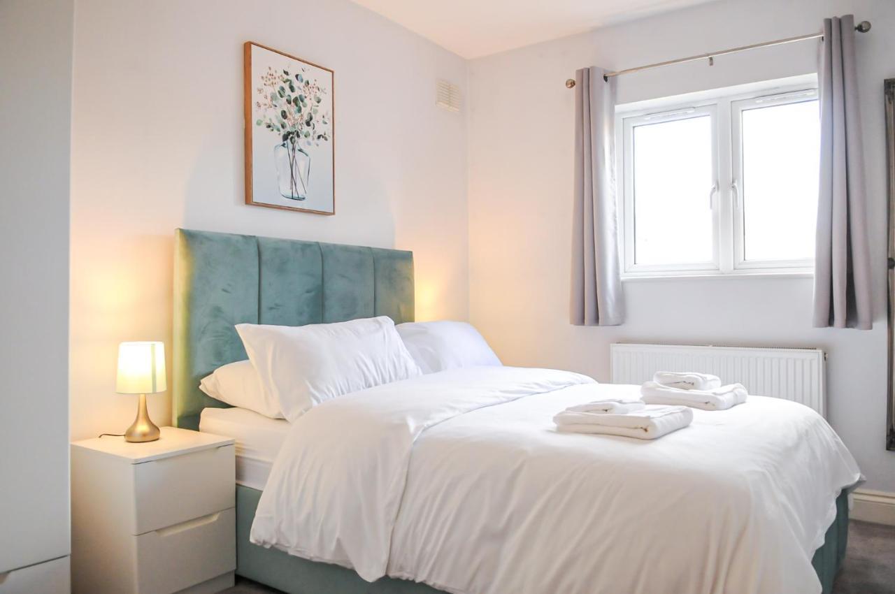 Luxury 5 Star London Apartment - Parking, Garden, Nr Greater London Metro Stations Exterior foto