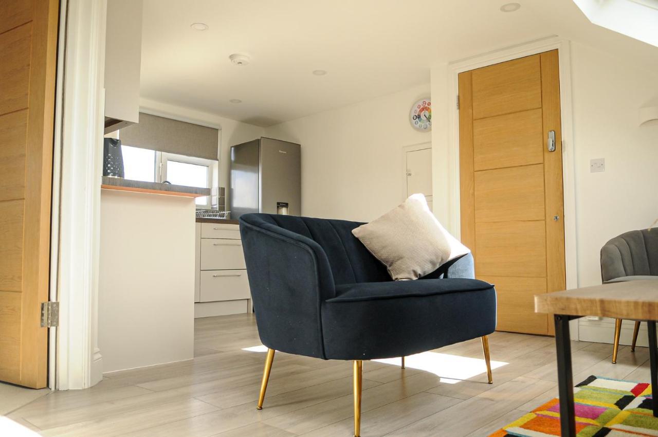 Luxury 5 Star London Apartment - Parking, Garden, Nr Greater London Metro Stations Exterior foto