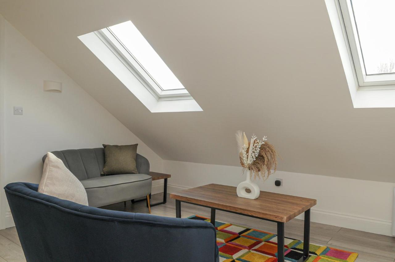 Luxury 5 Star London Apartment - Parking, Garden, Nr Greater London Metro Stations Exterior foto